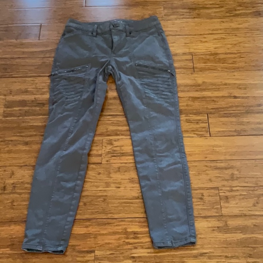 White House Black Market mid rise skinny pant